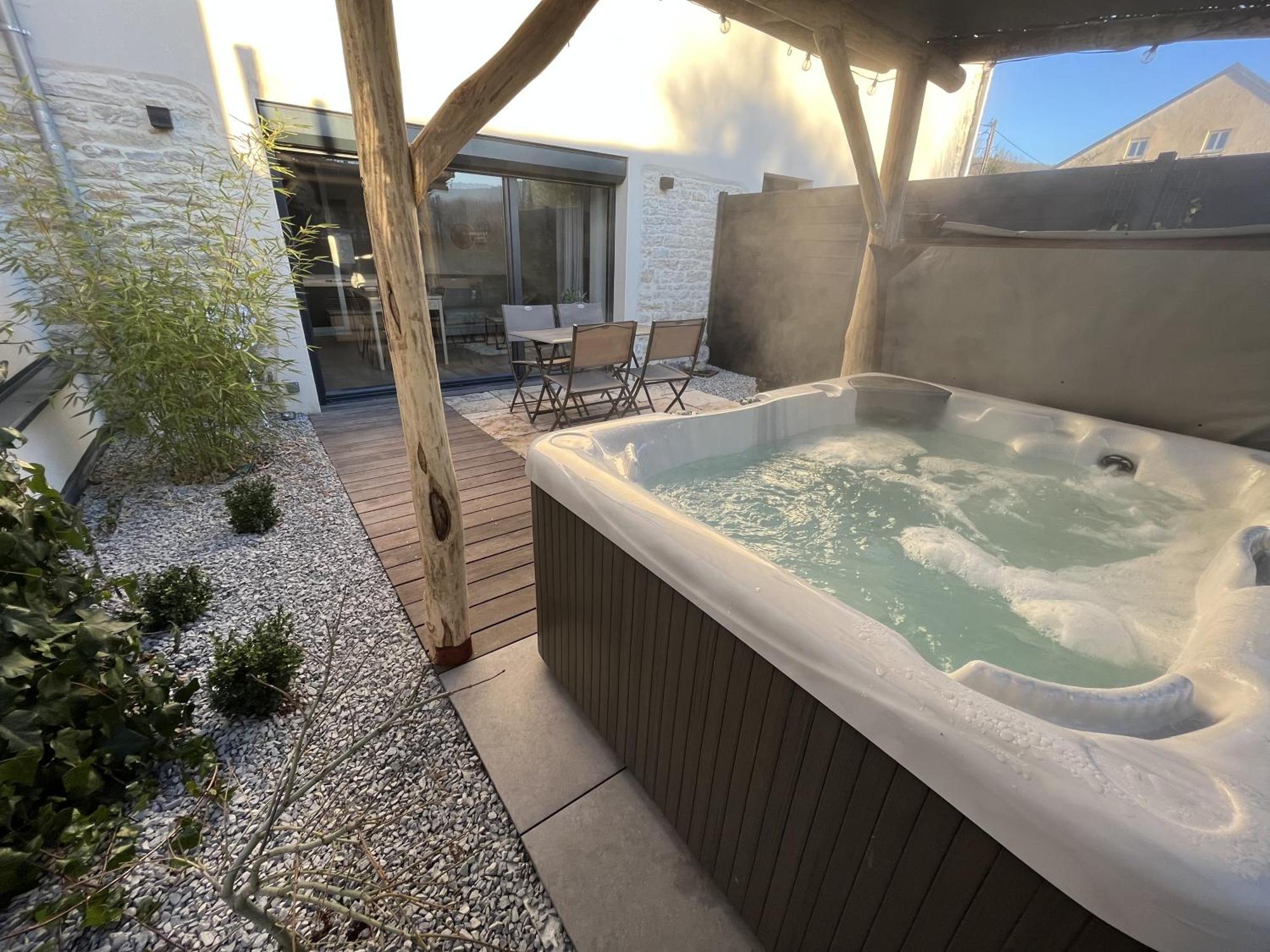 Sejour Detente - Appart'Hotel N 1 Avec Jaccuzi, Piscine Et Petit-Dejeuner Chouzelot Екстериор снимка
